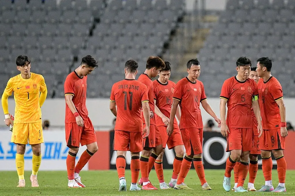 当代商业, 绿茶执教过, 要打骂球员